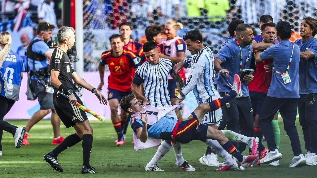 Flinke schorsingen Argentijnse spelers voor misdragingen na verloren WK-finale