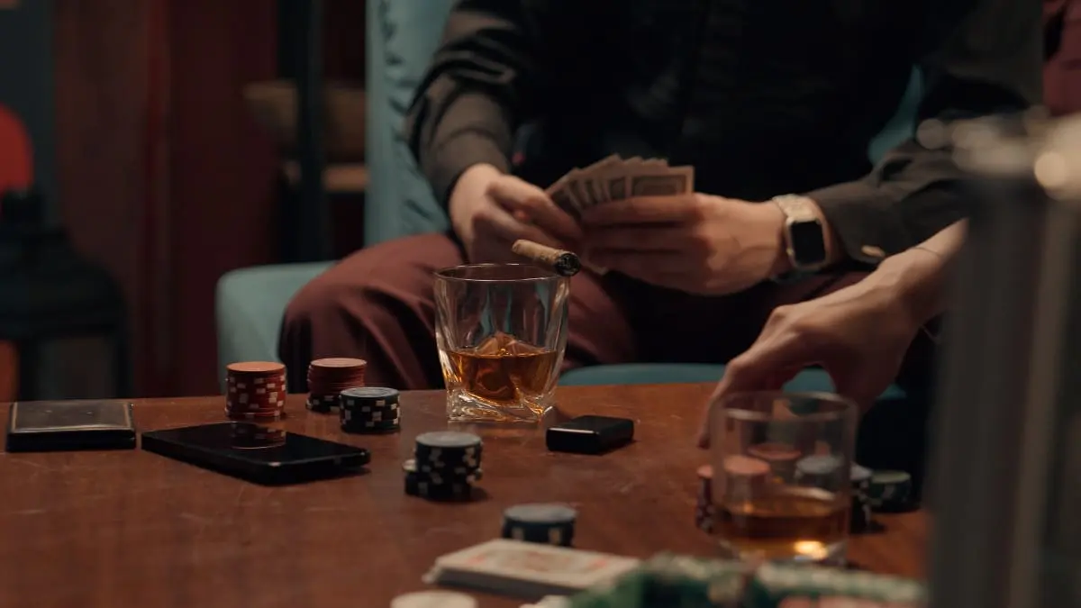 Pokeravondje eindigt in gewapende roof van miljoenen aan crypto