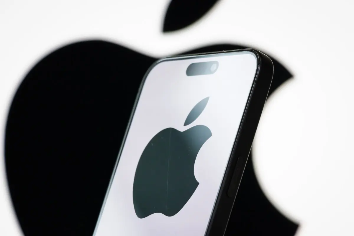 Apple onderhandelt over betalingen aan uitgevers voor huidige nieuwsinformatie voor Siri