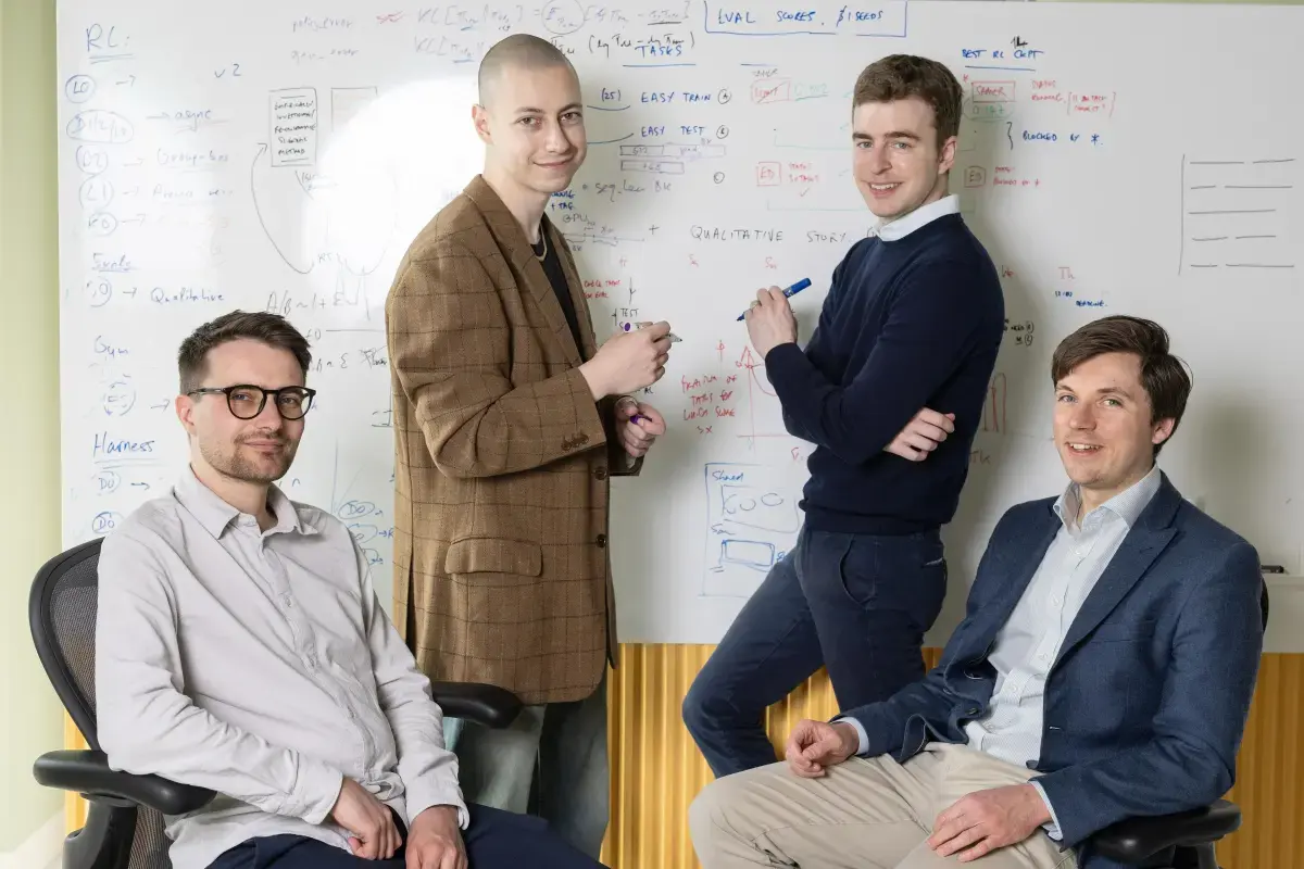 London AI-startup Inherent stelt AI-agent voor die onderzoek herhaalt beter dan grote modellen